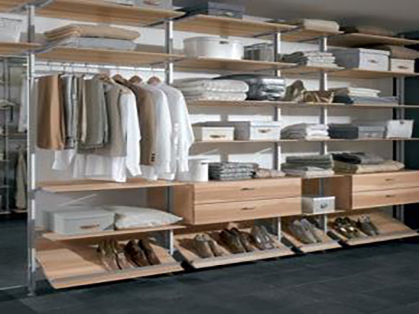 品牌服饰店货架